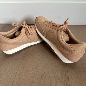 Nike Tan Women's Sneakers